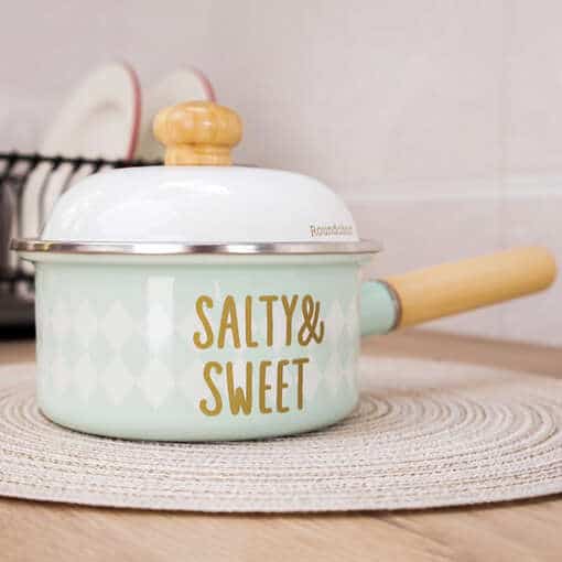 Armas pott kirjaga "Salty & sweet"