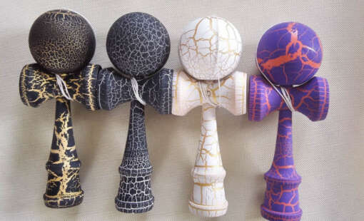 Valge mustriga kendama