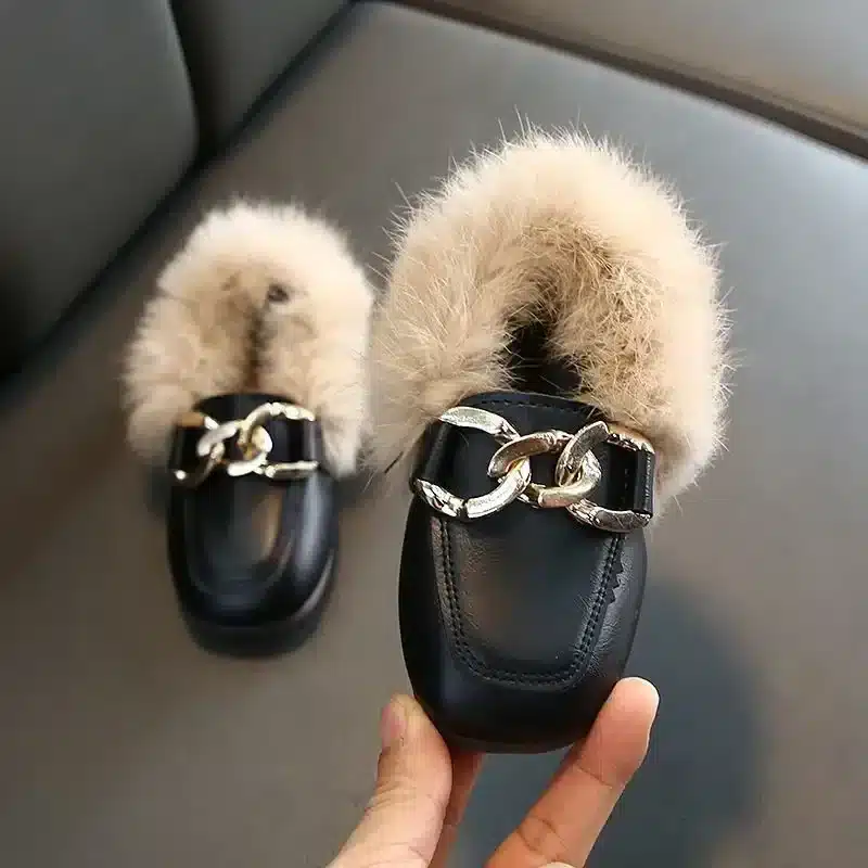 Koheva karvaga loafer kingad