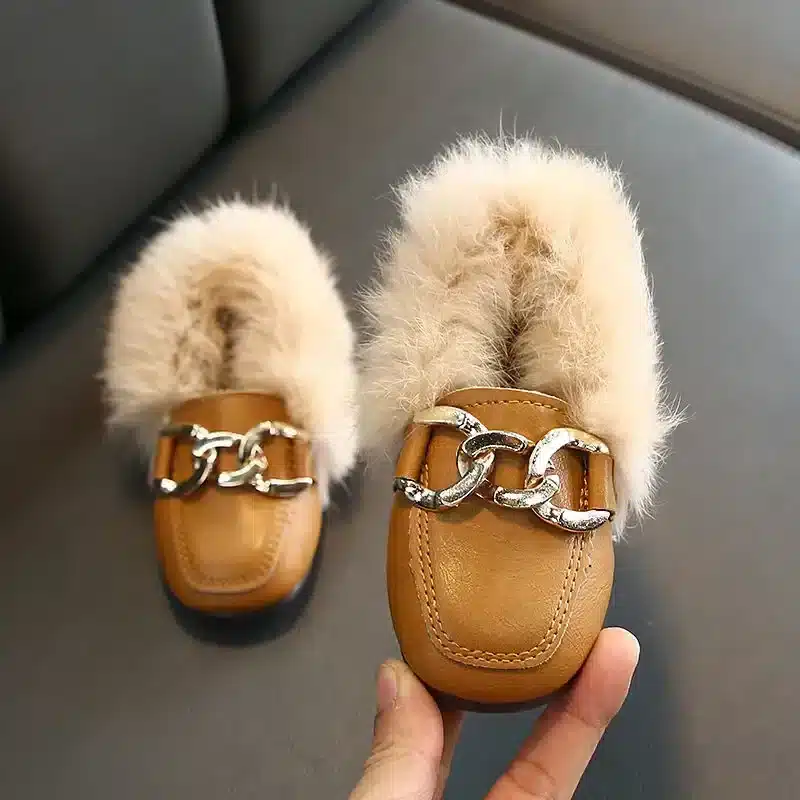 Koheva karvaga loafer kingad